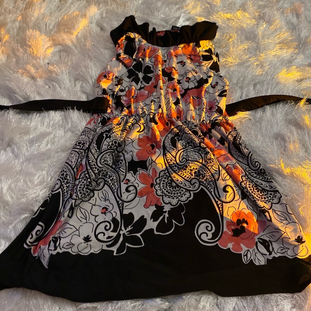 this is a little girl stress from the 2000s super cute. size 14/16